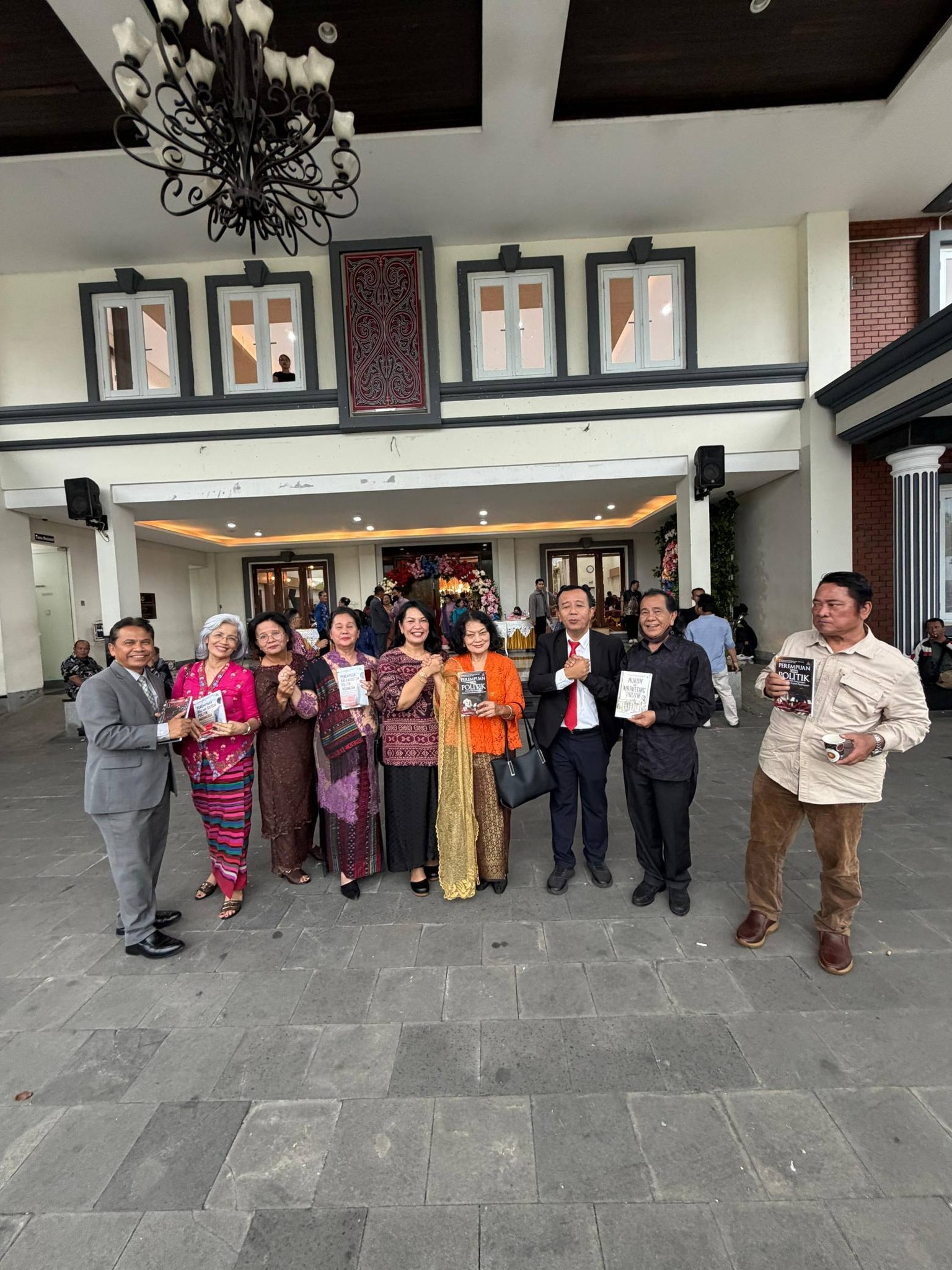 ILMU TAK BOLEH TERKUBUR: ANGGOTA DPRD DEPOK SERUKAN GERAKAN MEMBACA MENULIS BUKU